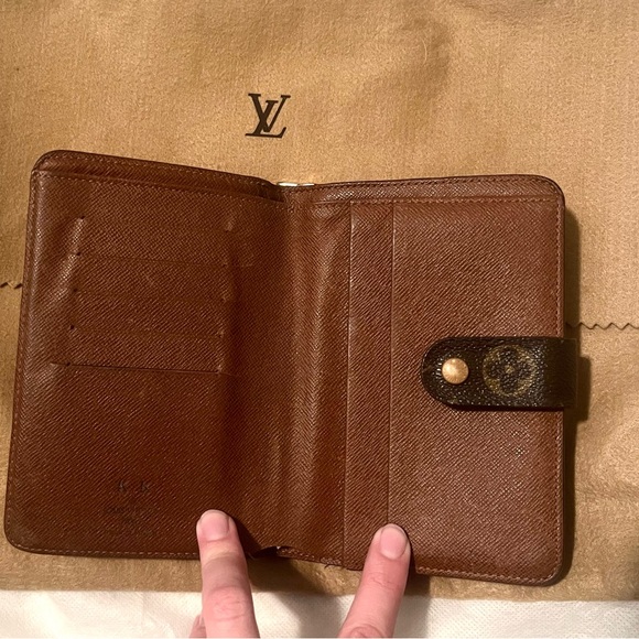 Preloved LV wallet - Picture 2 of 4